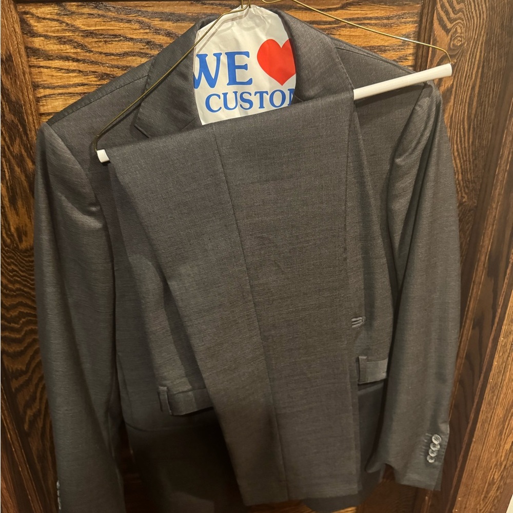 Suitsupply grey wool suit